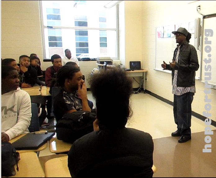 Daniyel Willis speaking with students in a Richmond classroom